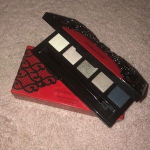 Victoria’s Secret eyeshadow palette